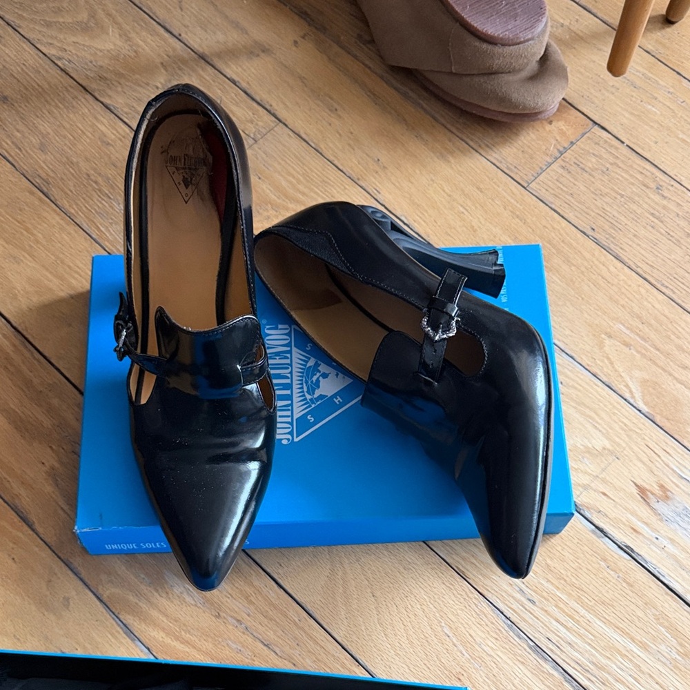John Fluevog Black Patent Heels - Picture 1 of 3